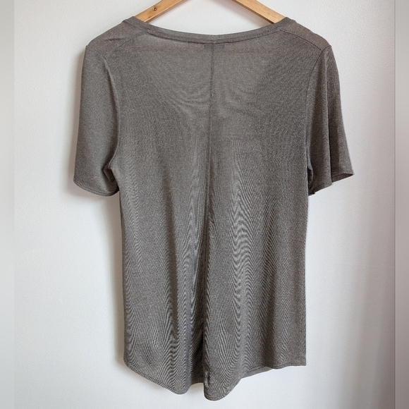 Aritzia BABATON Beige Casual Minimalist Sami Scoop Pocket Tee T-Shirt Size Small - Picture 8 of 8